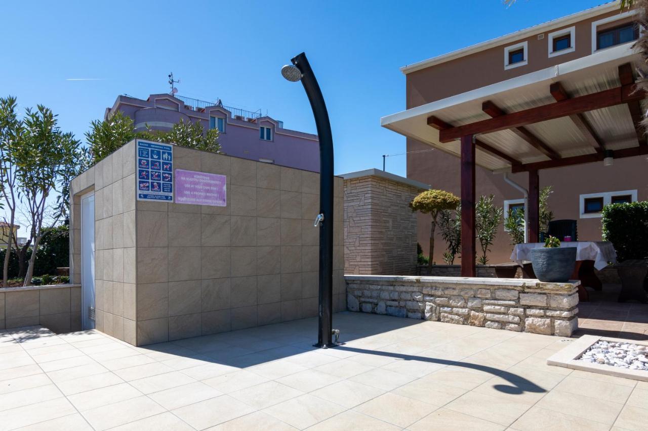 Family Friendly Apartments With A Swimming Pool Valbandon, Fazana - 2201 Stinjan Exterior photo