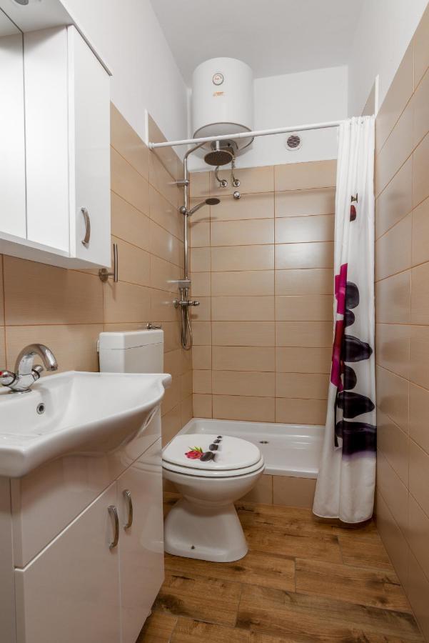 Family Friendly Apartments With A Swimming Pool Valbandon, Fazana - 2201 Stinjan Exterior photo