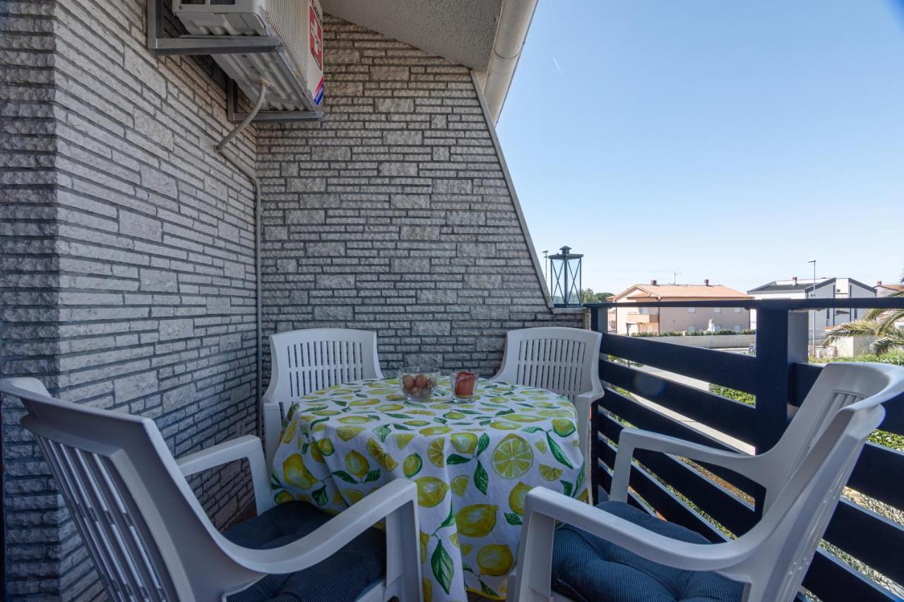 Family Friendly Apartments With A Swimming Pool Valbandon, Fazana - 2201 Stinjan Exterior photo