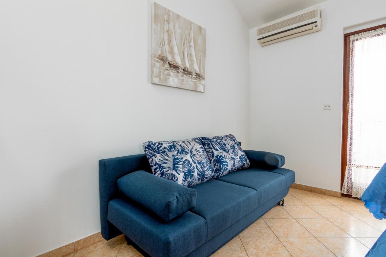 Family Friendly Apartments With A Swimming Pool Valbandon, Fazana - 2201 Stinjan Exterior photo